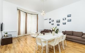 Real Apartments Lovag
